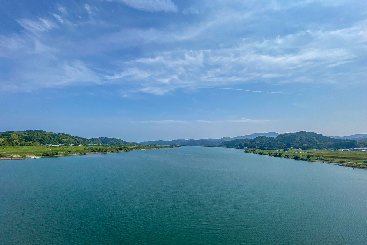 地域の恵みを、
日々にそっと効かせる。
